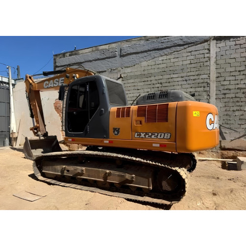 Escavadeira Case CX220 ano 2013 com 6800 horas