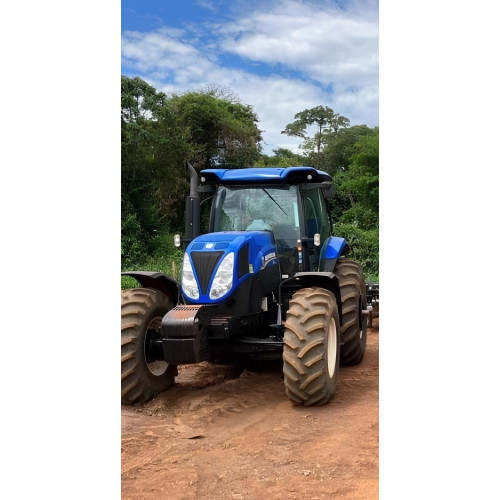 Trator New Holland T7.175 ano 2017, com 2500 horas