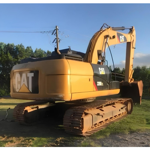 Escavadeira Caterpillar 320 D2L - ano 2014 com 7800 horas