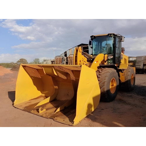 Pá Carregadeira Caterpillar 938K - ano 2019 com 24.300 horas