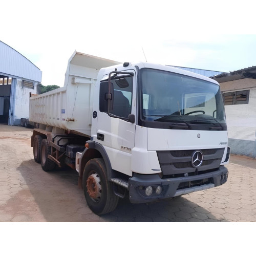 Caminhão Mercedes Benz MB 2730 ano 2022, 6x4, com caçamba de 12 ㎥