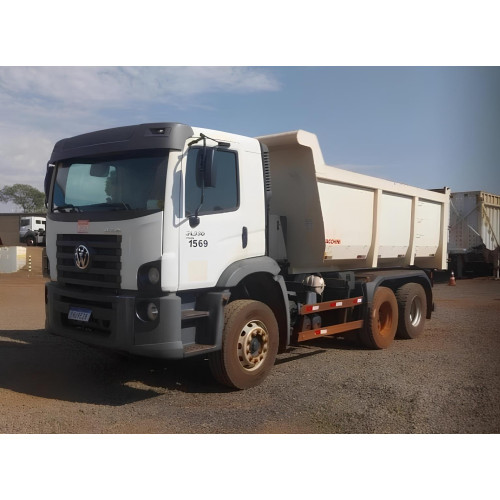 Caminhão Volkswagen VW 31.330 ano 2022, 6x4, com caçamba Facchini de 16 ㎥, 111.300 Km