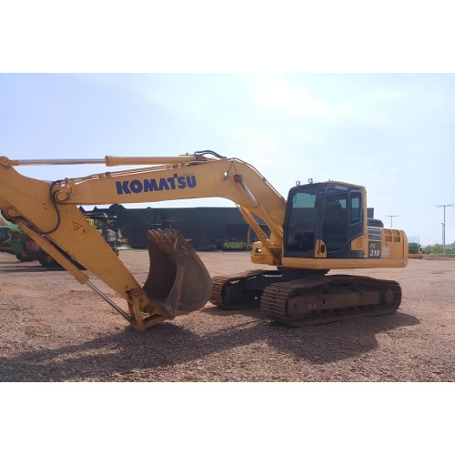 Escavadeira Komatsu PC210 ano 2022 com 2.830 horas