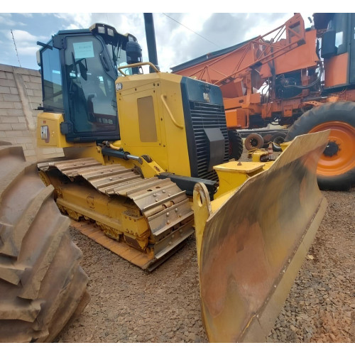 Trator de Esteira Caterpillar D4E ano 2021 com 6235 horas