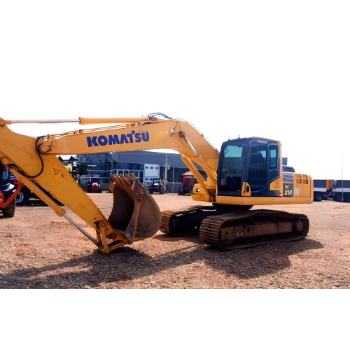 Escavadeira Komatsu PC210 ano 2022 com 2.200 horas