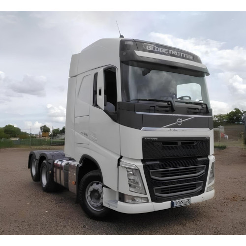 Caminhão Volvo FH 460 ano 2021, 6x2, cabine leito, 396.000 km