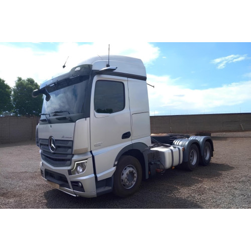 Caminhão Mercedes Benz MB Actros 2651 ano 2022, 6x4, Bug leve, automático e 74.000 Km