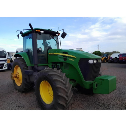 Trator John Deere 7230J ano 2022, 4x4, com 1.305 horas