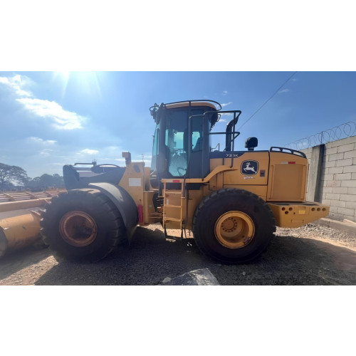 Pá Carregadeira John Deere 724K ano 2021 com 5000 horas