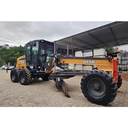Motoniveladora Case 845B ano 2021 com média de 3.500 horas