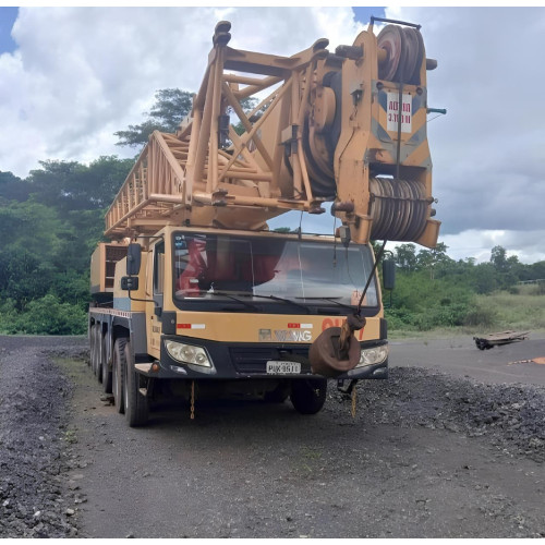 Caminhão Guindaste XCMG para 100 Toneladas, ano 2013, com 5.400 horas