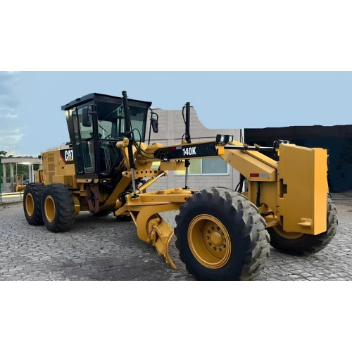 Motoniveladora Caterpillar 140K ano 2019 com média de 6000 horas