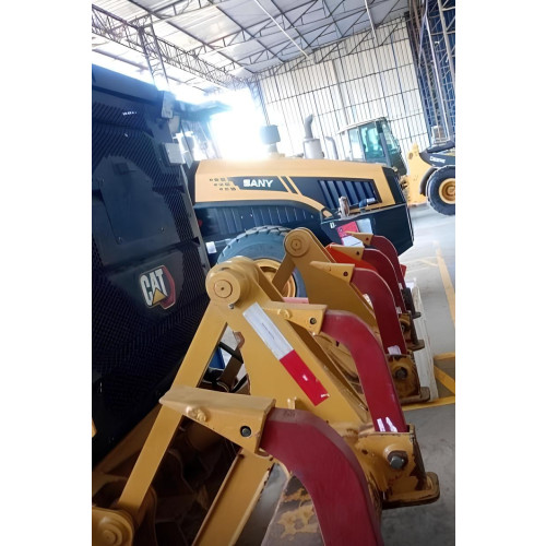 Motoniveladora Caterpillar 120 ano 2023 com 3.400 horas