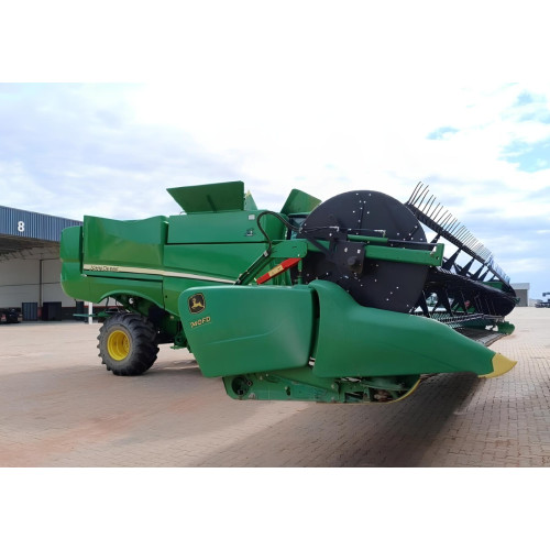 Colheitadeira John Deere S770 ano 2022 com 1640 horas