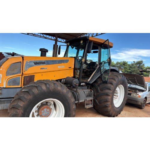 Trator Valtra BH 205 4x4 Ano 2013 Usado Alta Potência Tração Integral Série H205342730