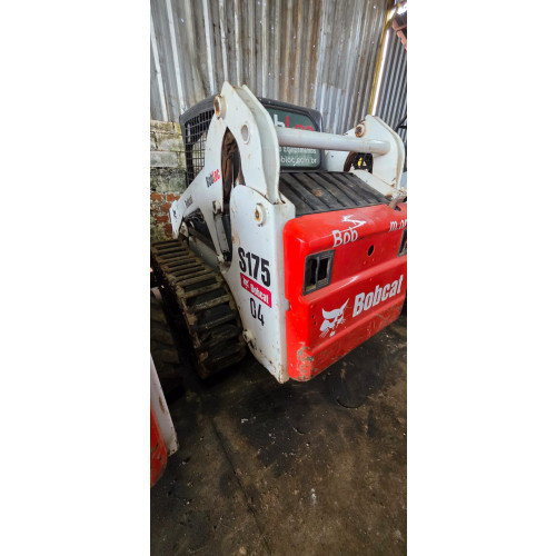 Mini Carregadeira Bobcat S175 2011 - 9.632 horas - Revisada