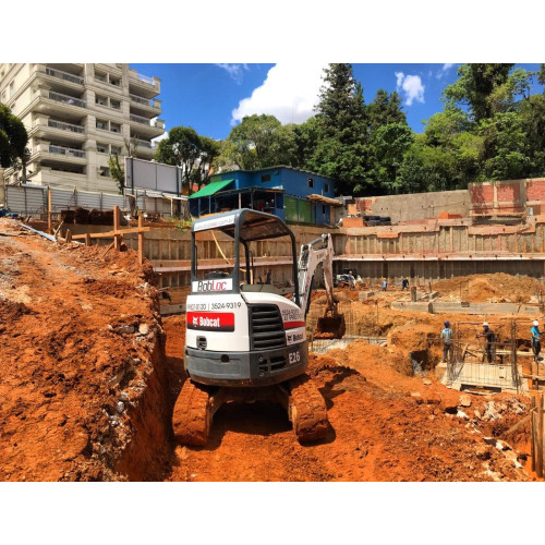 Mini Escavadeira Bobcat E26 2014 Esteira de Borracha - Revisada