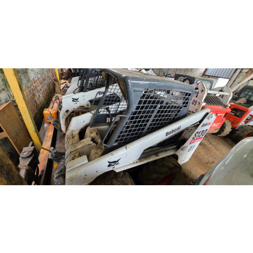 Mini Carregadeira Bobcat S130 2012 - 6.215 horas - Revisada