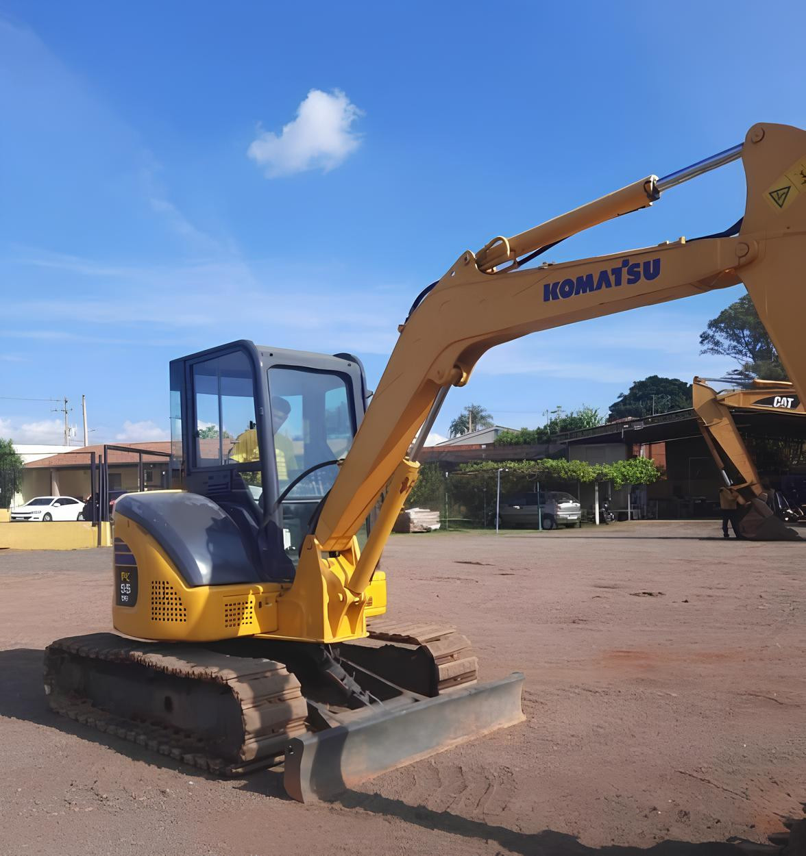 Escavadeira Komatsu PC55MR 2012 – 1.850h – Ar Condicionado