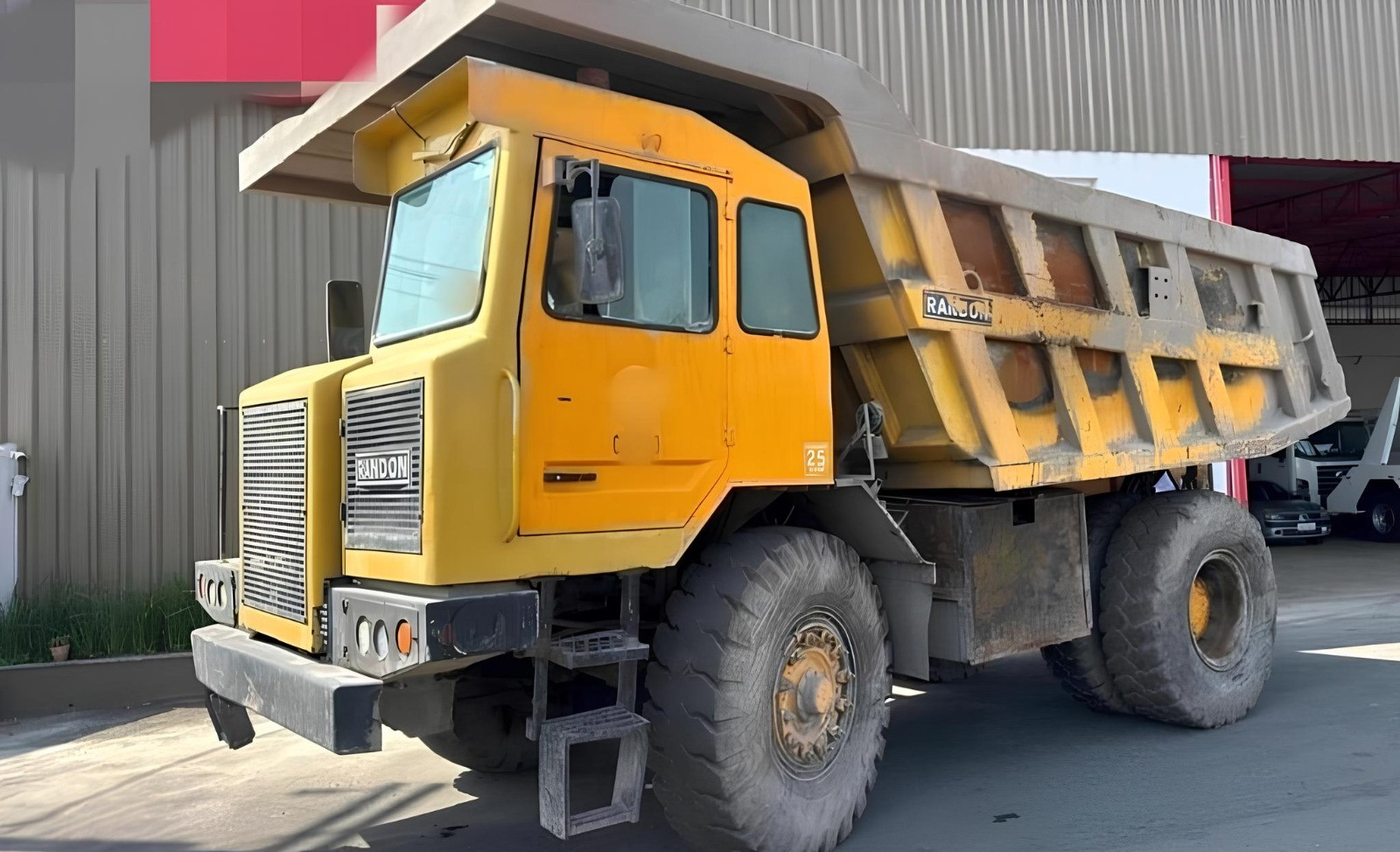 Caminhão Fora de Estrada Randon RK430 Automático – Ano 2014 | 16.400 Horas
