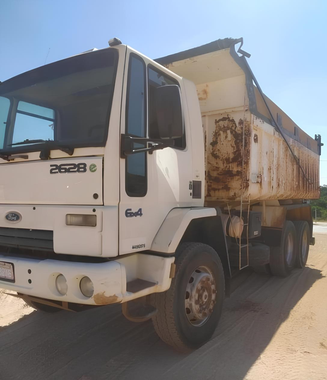 Caminhão Ford Cargo 2628 – 6x4 – Ano 2011 | 12 m³
