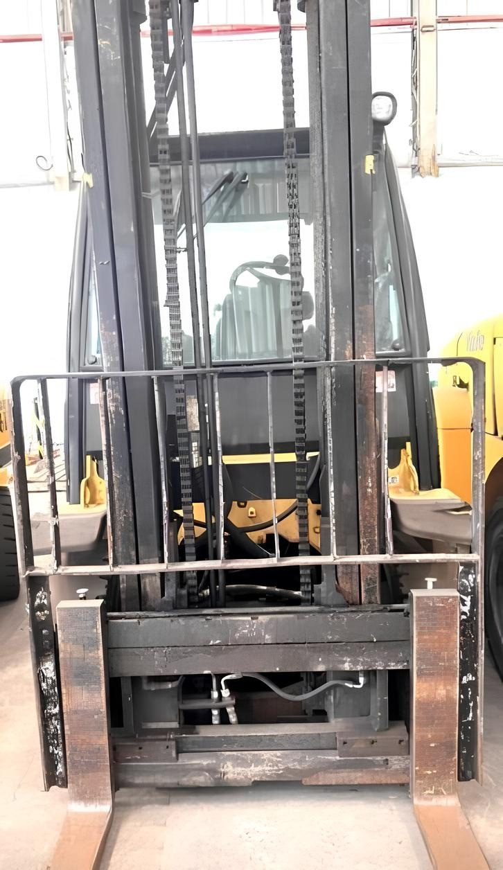 Empilhadeira Yale GP90VX 2011 | 4.500 kg | Ar-condicionado | 16.000 horas