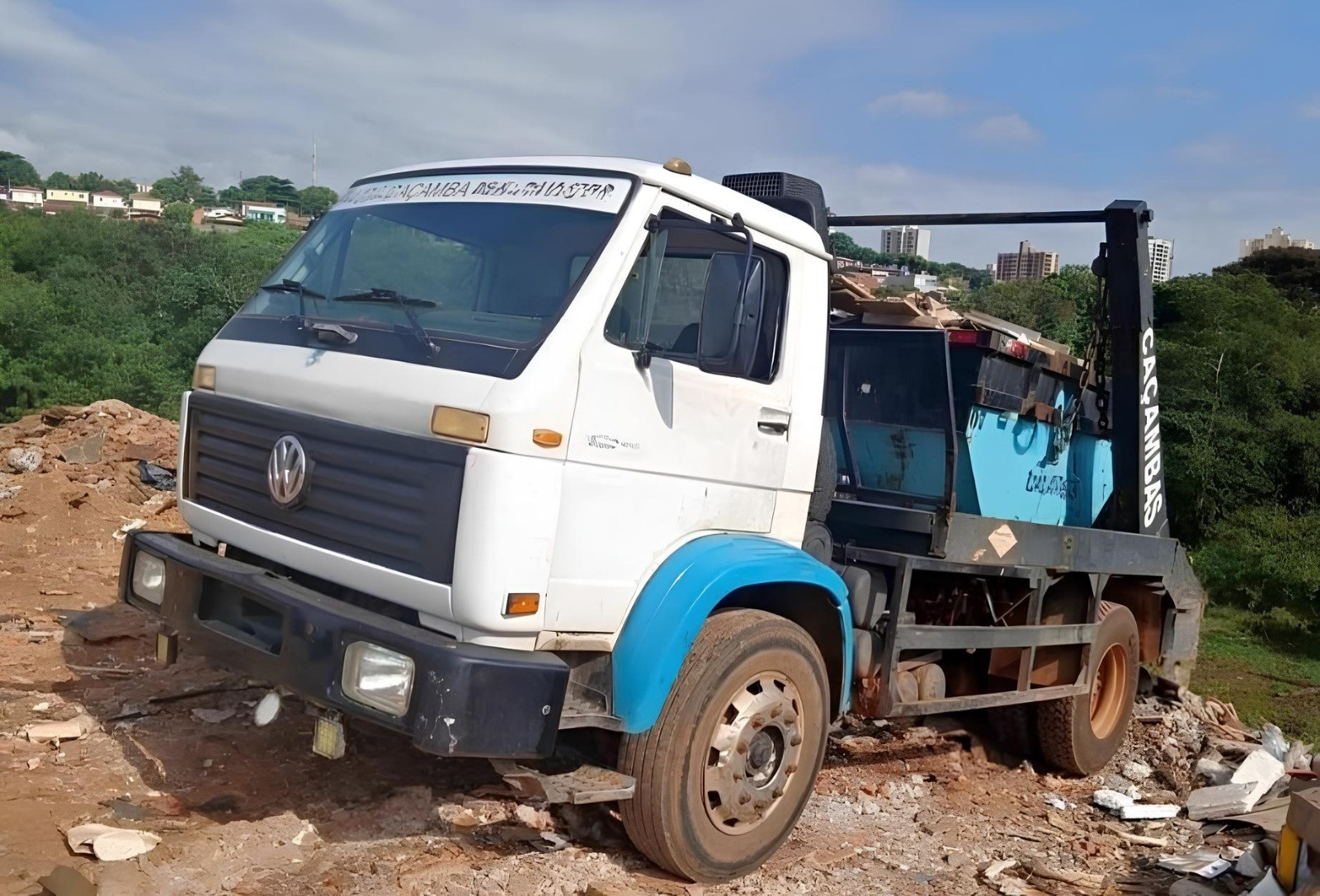 Caminhão volkswagen VW 16-170 2000 | Poliguindaste Instalado