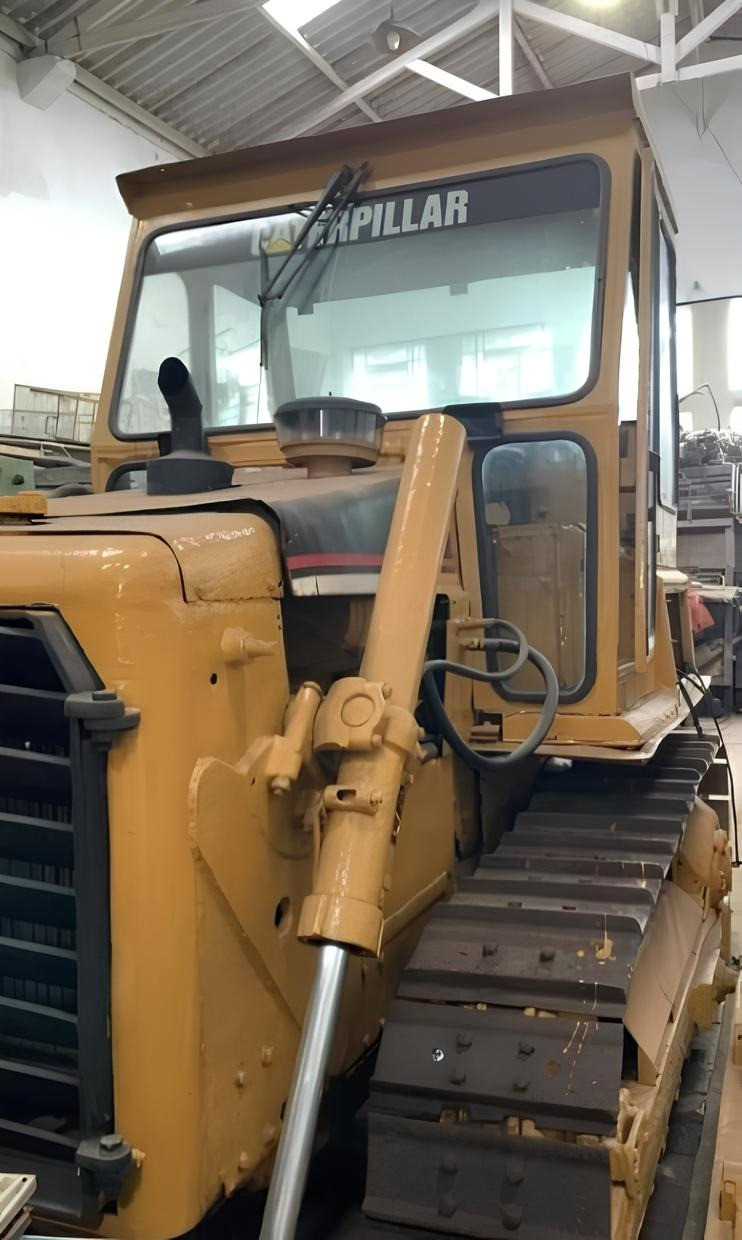 Trator de Esteira Caterpillar D4E - ano 1986