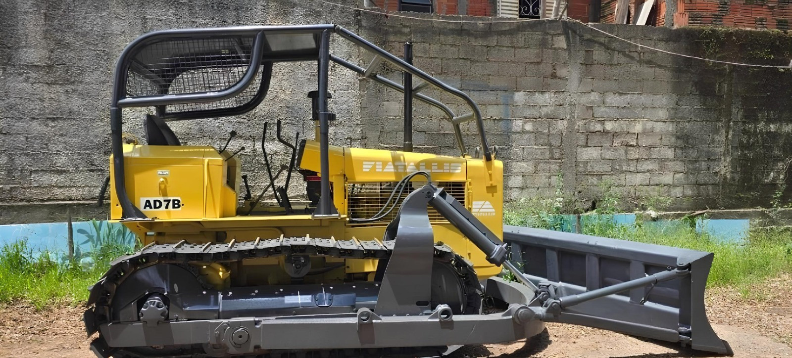 Trator de Esteira Fiatallis AD7B – Ano 1982