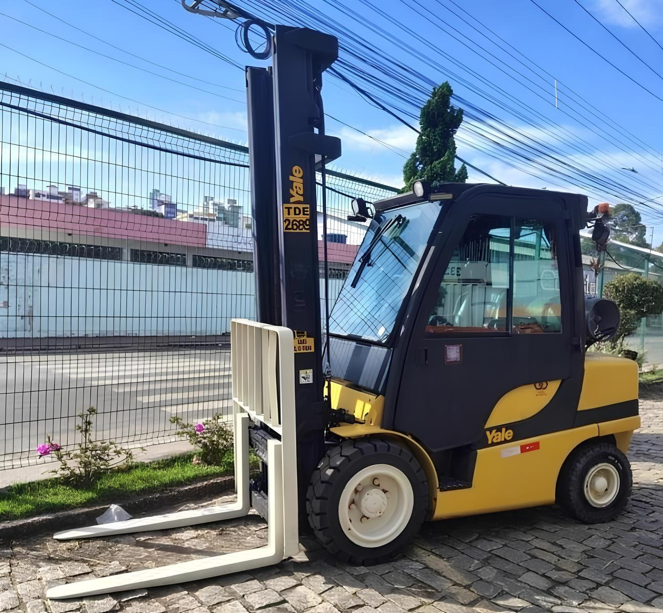 Empilhadeira Yale 70VX - ano 2021 - com ar condicionado - para 3,5 Toneladas - 1.800 horas
