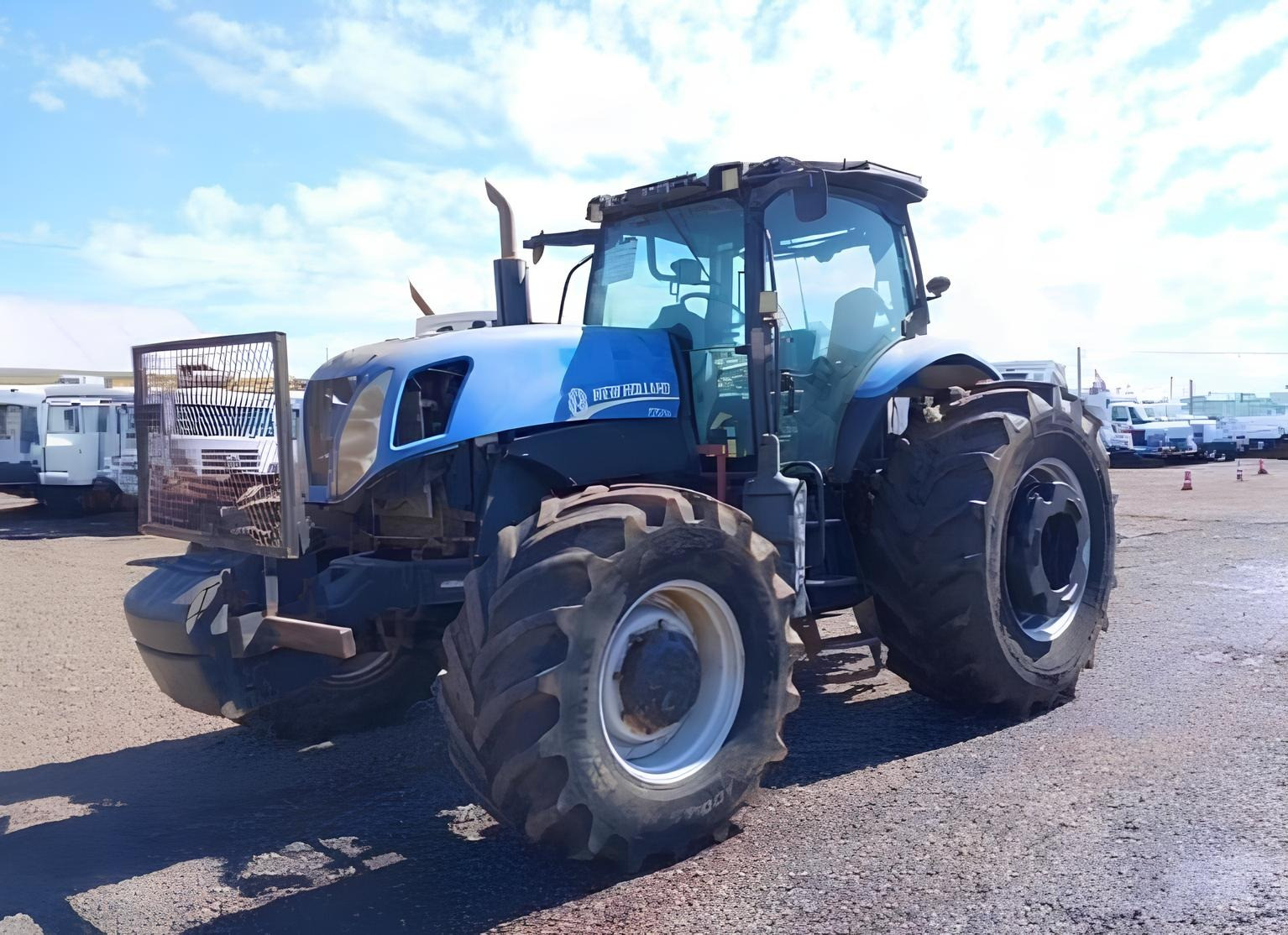 Trator New Holland T7.240 - Ano 2014 - 4x4 - com 25.560 horas