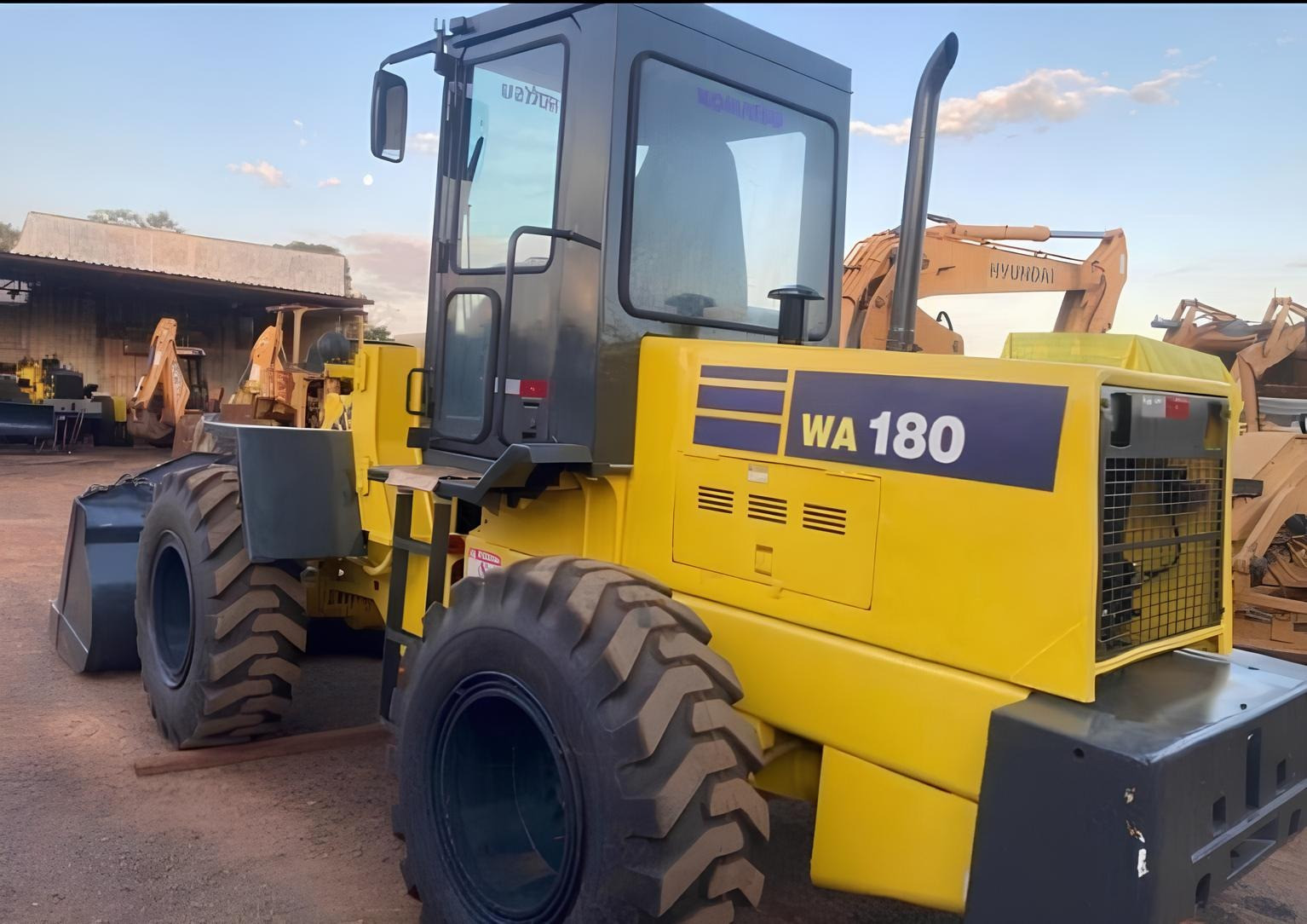 Pá Carregadeira Komatsu WA180 - ano 2006