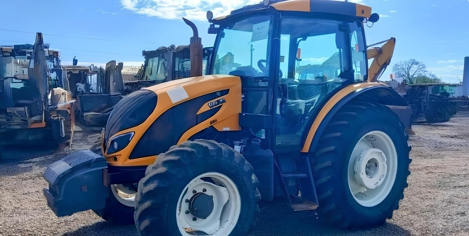 Trator Valtra Valmet BH 104 ano 2021, 4x4, com 7.660 horas