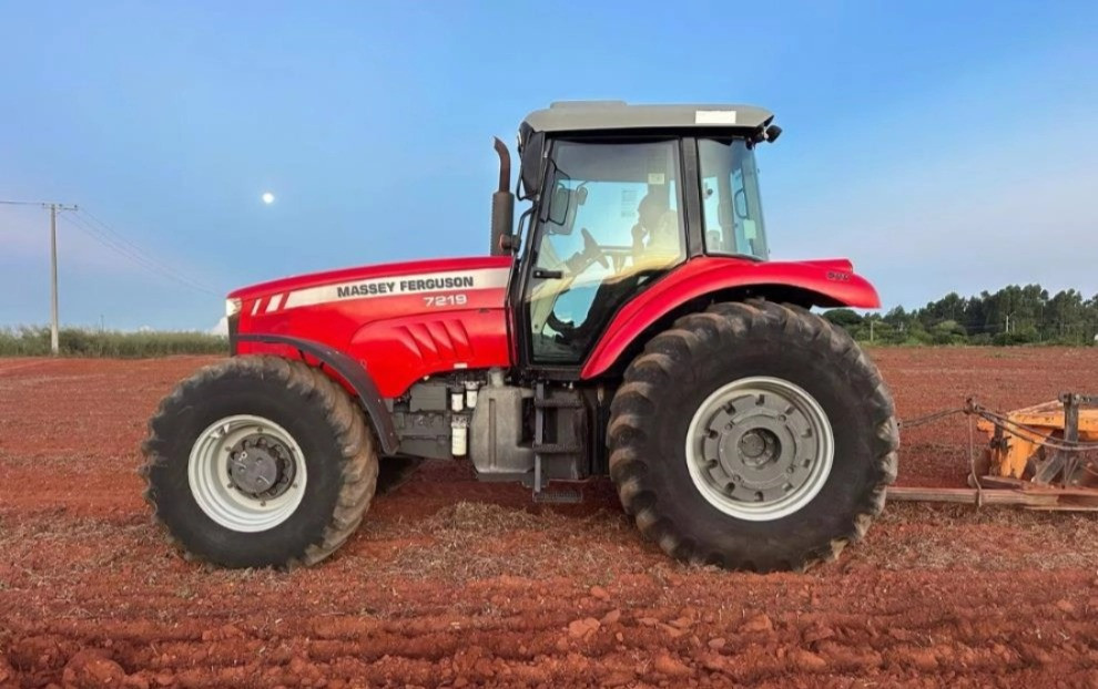 Trator Massey Ferguson 7219 ano 2019, 4x4, com 7.700 horas