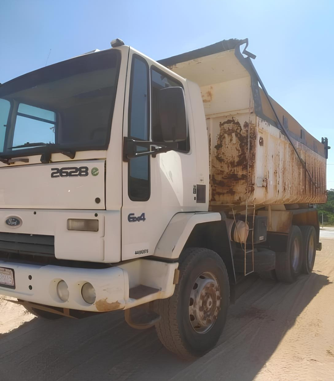 Caminhão Ford Cargo 2628 ano 2011, 6x4, com caçamba de 12 ㎥