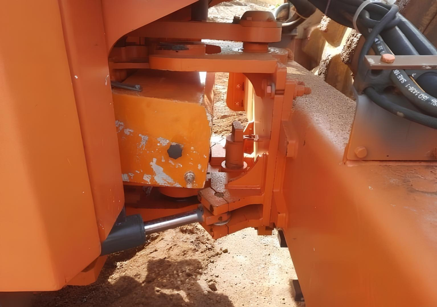 Rolo Compactador Hamm 3411 ano 2013 com média de 7.000 horas