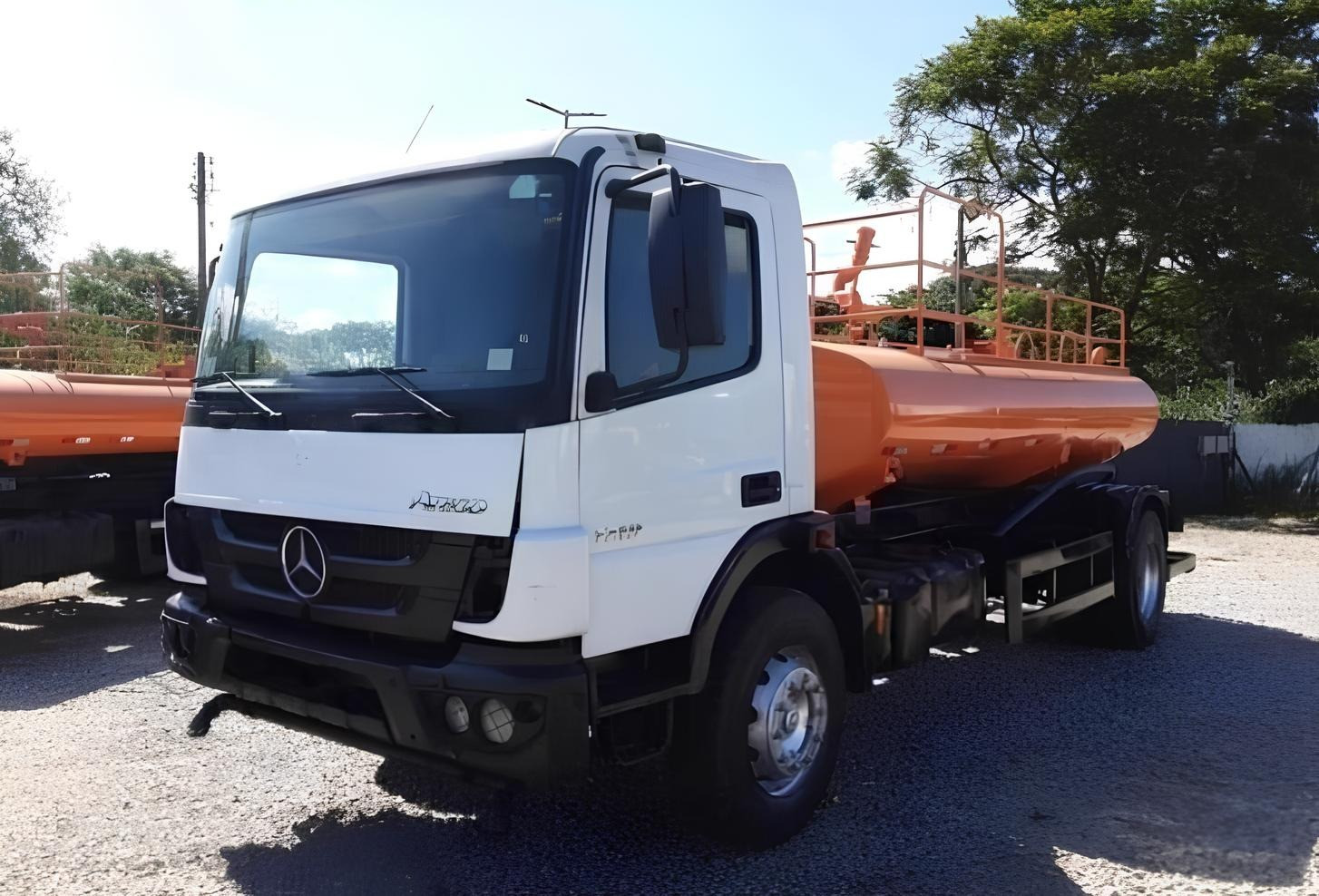 Caminhão Mercedes Benz MB 1719 ano 2022, 4x2, com tanque pipa de 7000 litros