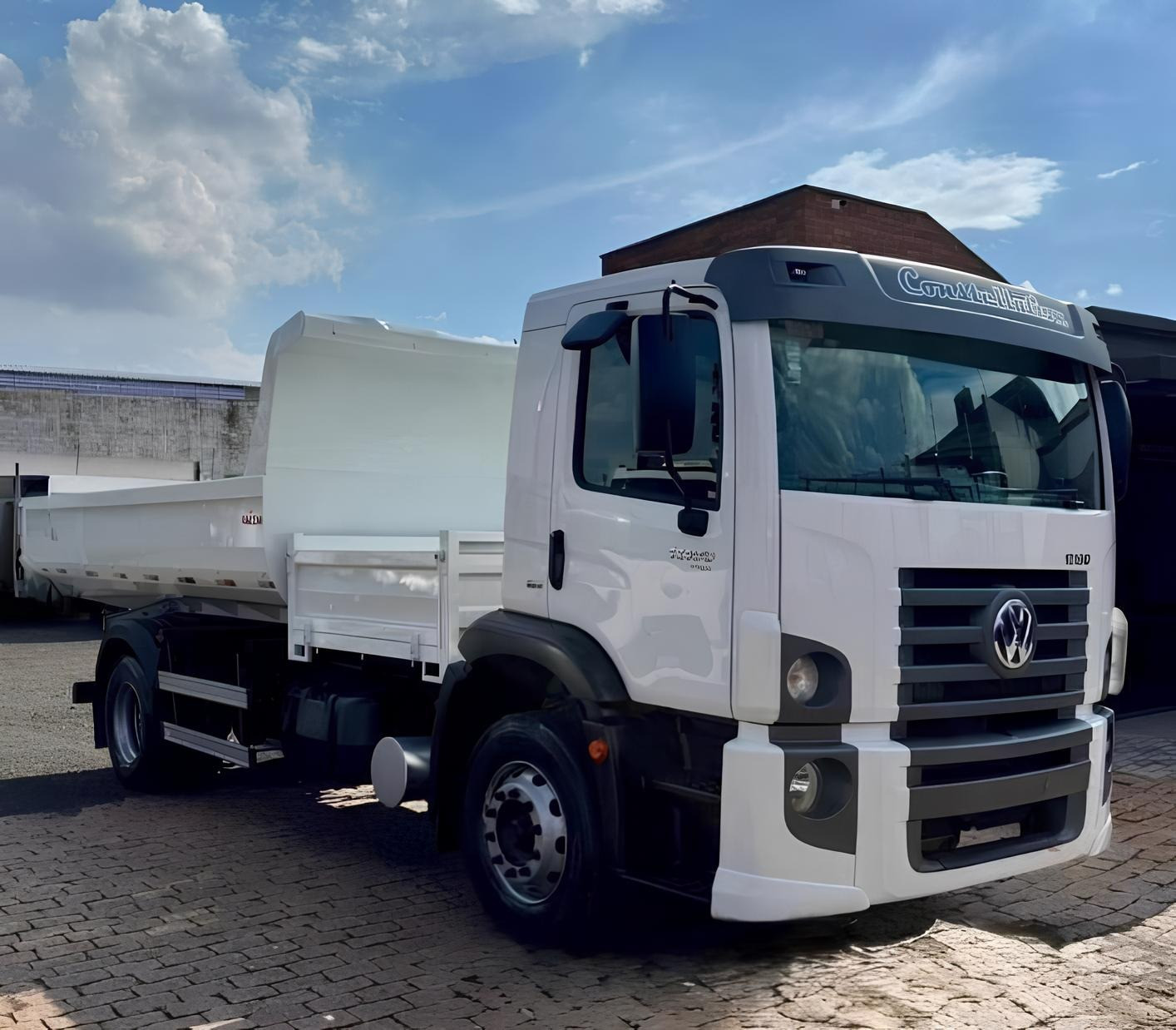 Caminhão Volkswagen VW 17.190 - ano 2019, com caçamba Facchini de 6 ㎥