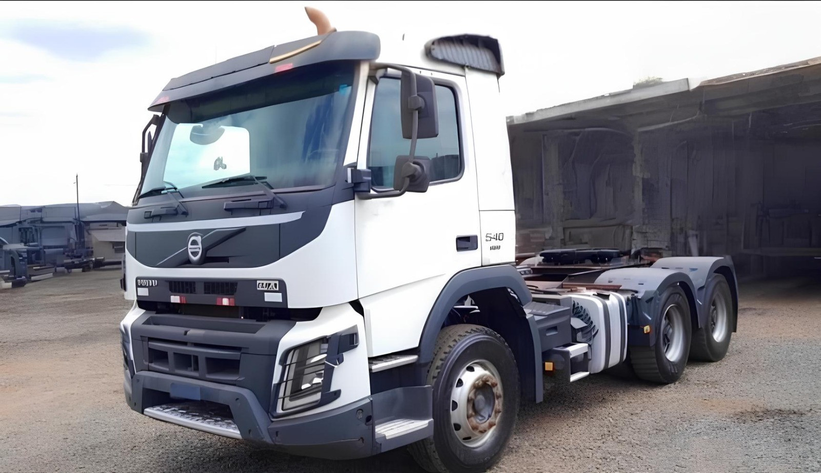 Caminhão Volvo FMX540 - ano 2021, 6x4, com 212.000 Km, automático