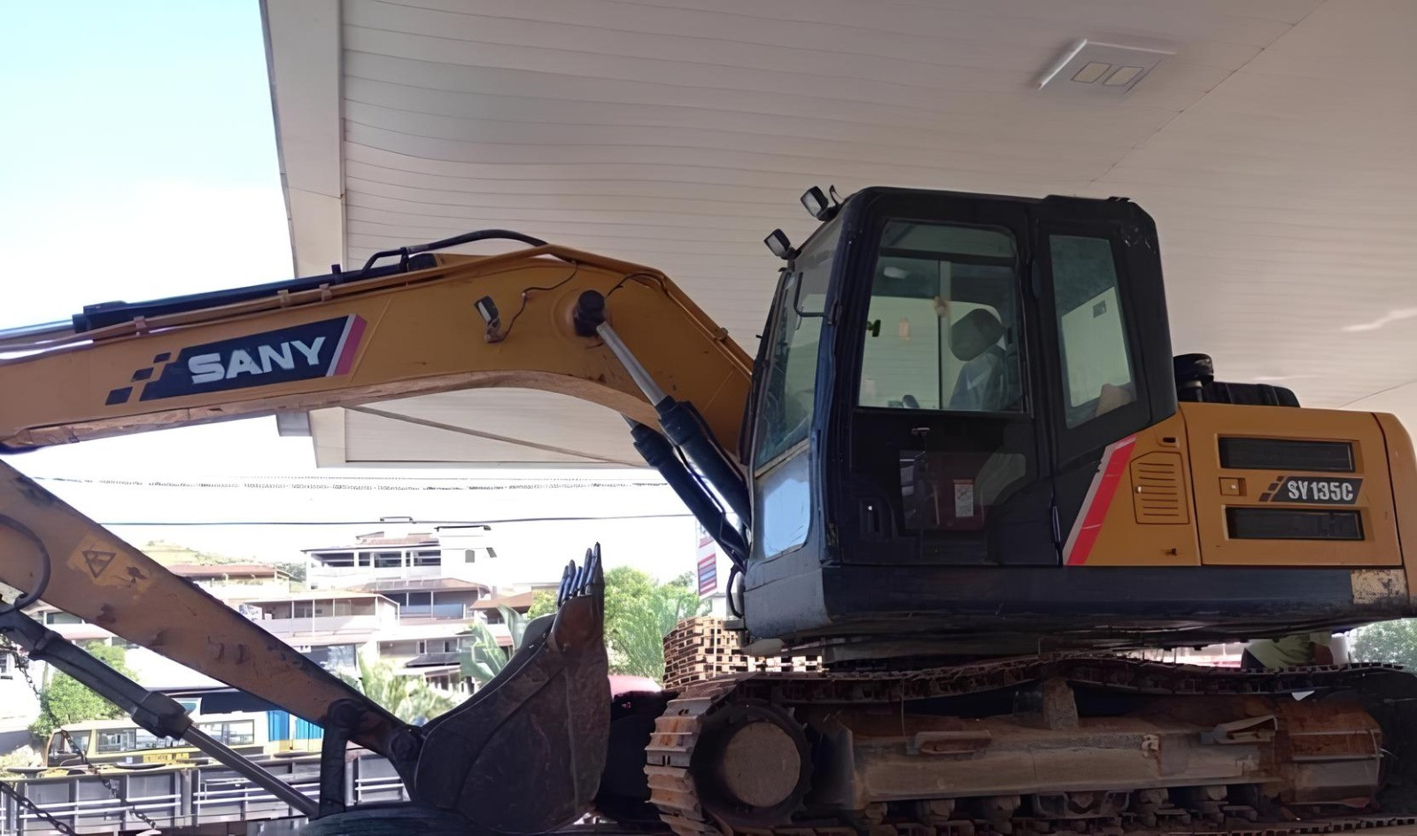 Escavadeira Sany SY135 C - ano 2022 com 4.650 horas