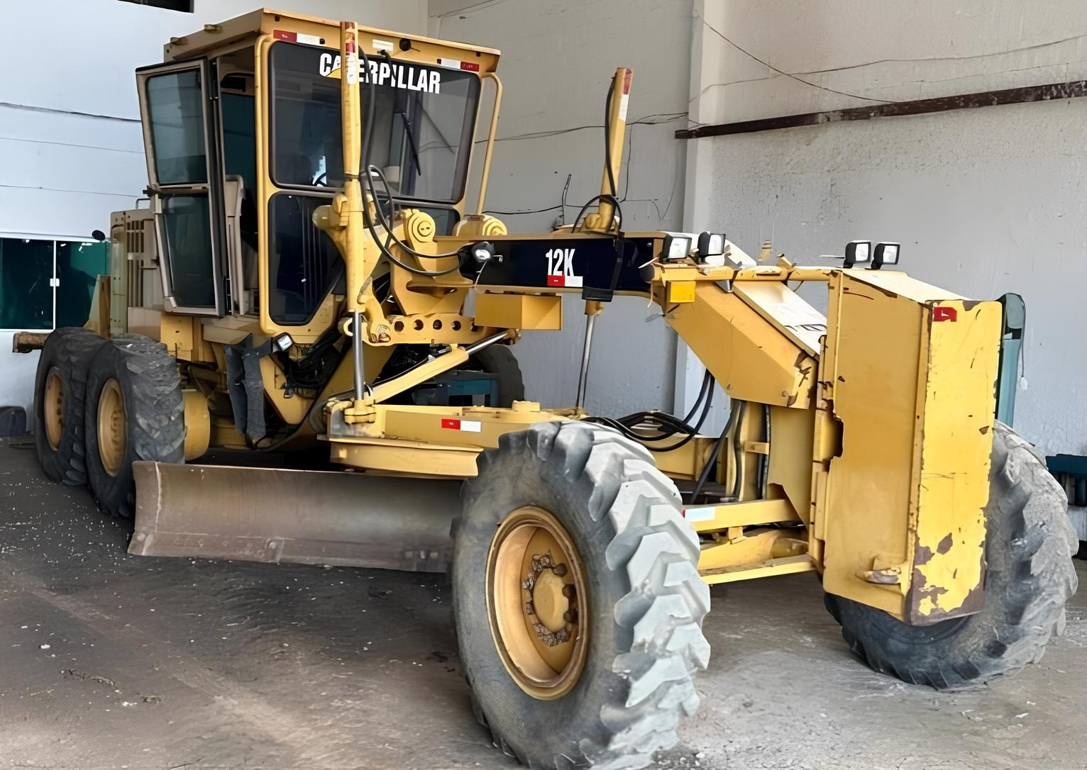 Motoniveladora Caterpillar 12K ano 2016 com 9.000 horas
