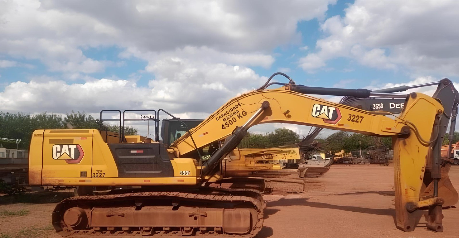 Escavadeira Caterpillar 336 ano 2021 com 9.770 horas