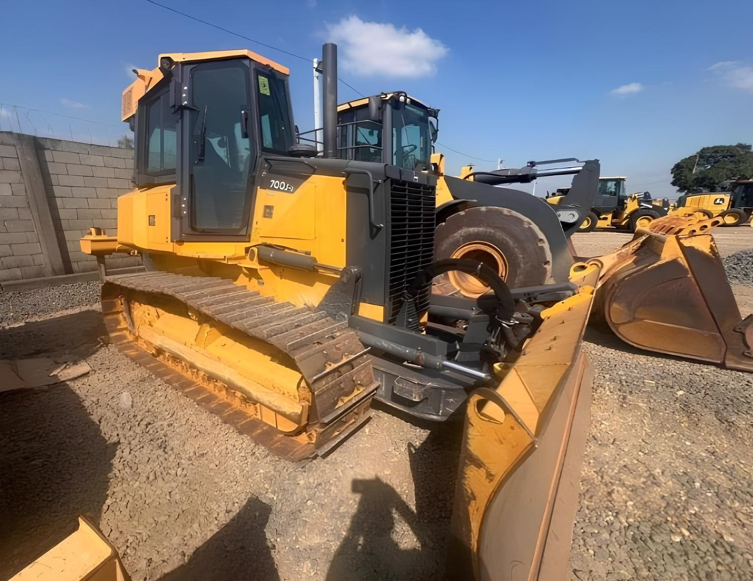 Trator de Esteira John Deere 700J ano 2022 com 2100 horas