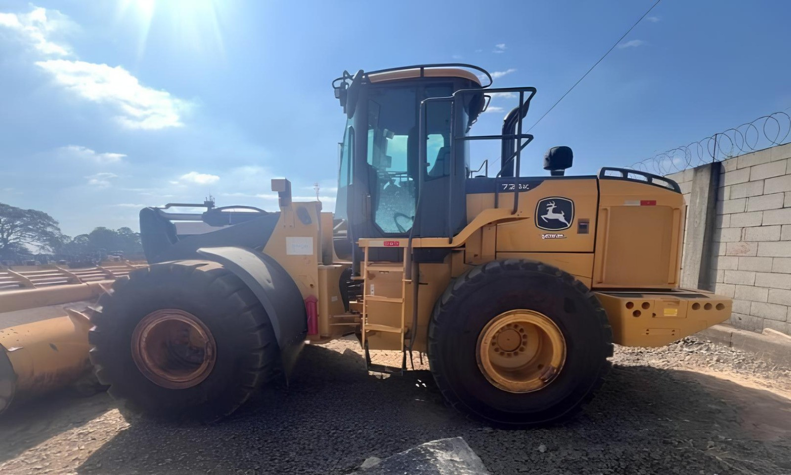 Pá Carregadeira John Deere 724K ano 2021 com 5000 horas