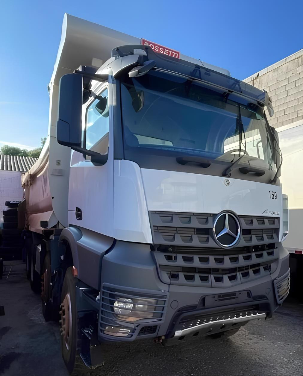 Caminhão Mercedes Benz MB Arocs 4851 K ano 2023, 8x4, Bitruck, com caçamba de 20 ㎥