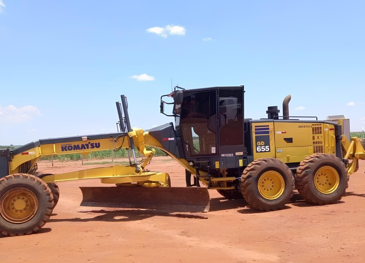 Motoniveladora Komatsu GD655 ano 2021 com 5800 horas