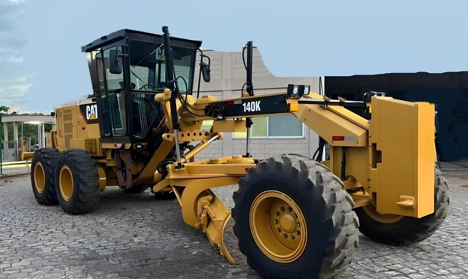 Motoniveladora Caterpillar 140K ano 2019 com média de 6000 horas