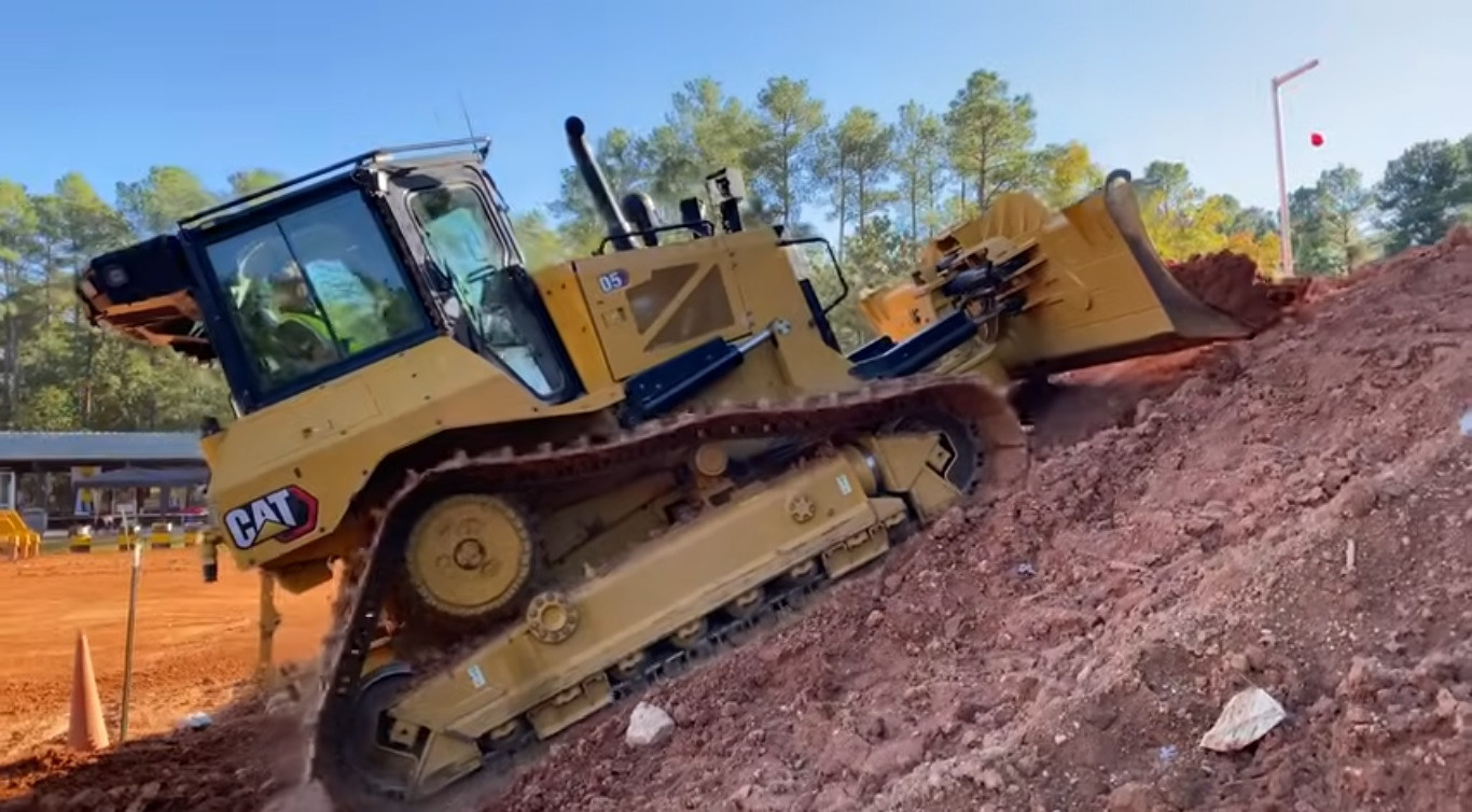 Trator de esteira Caterpillar D4 revisado 