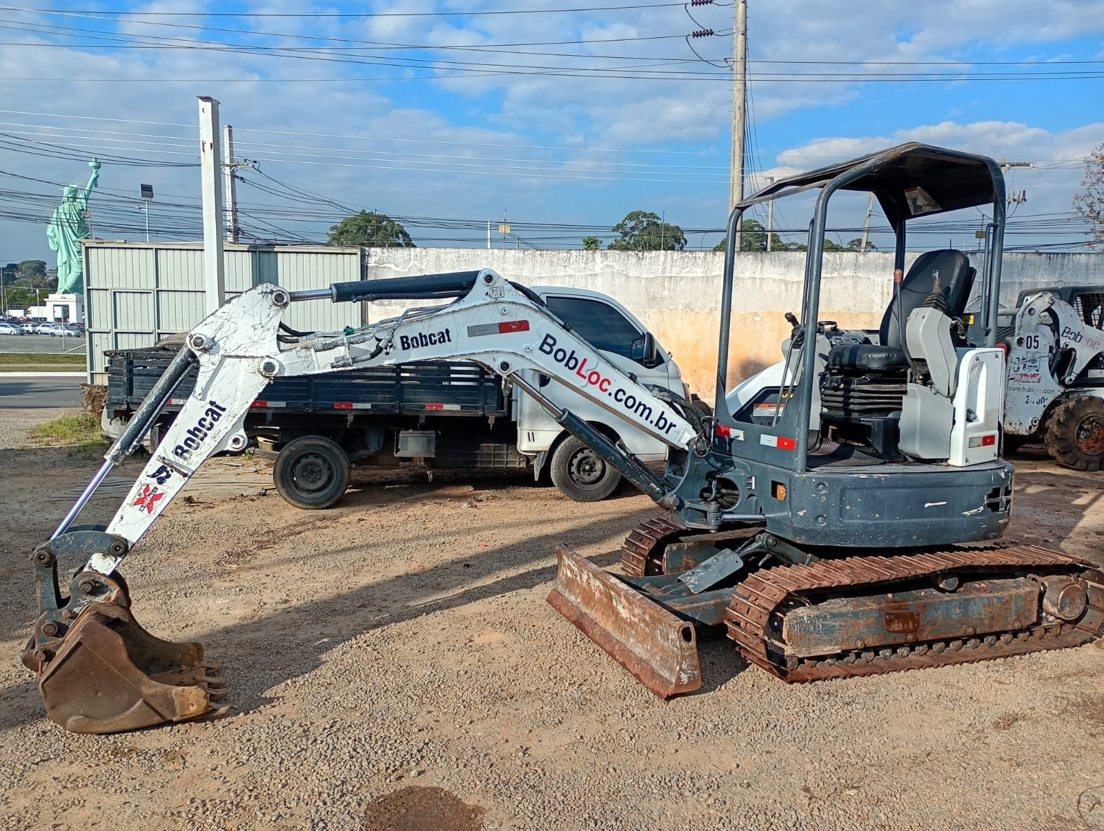 Mini Escavadeira Bobcat E26 2014 Esteira de Aço - 8.600 horas